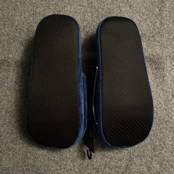 HOME ALONE Merry Christmas Ya Filthy Animal Slippers MEDIUM NWT - Picture 6 of 6